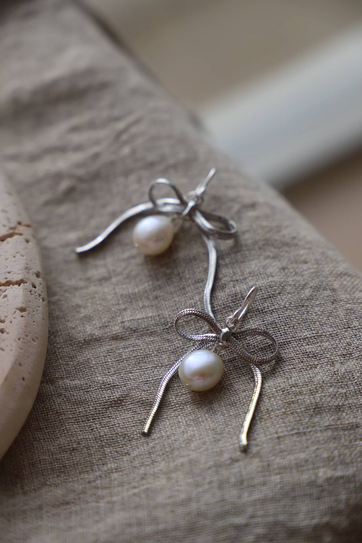 SLOANE SILVER RIBBON AND PEARL EARRINGS