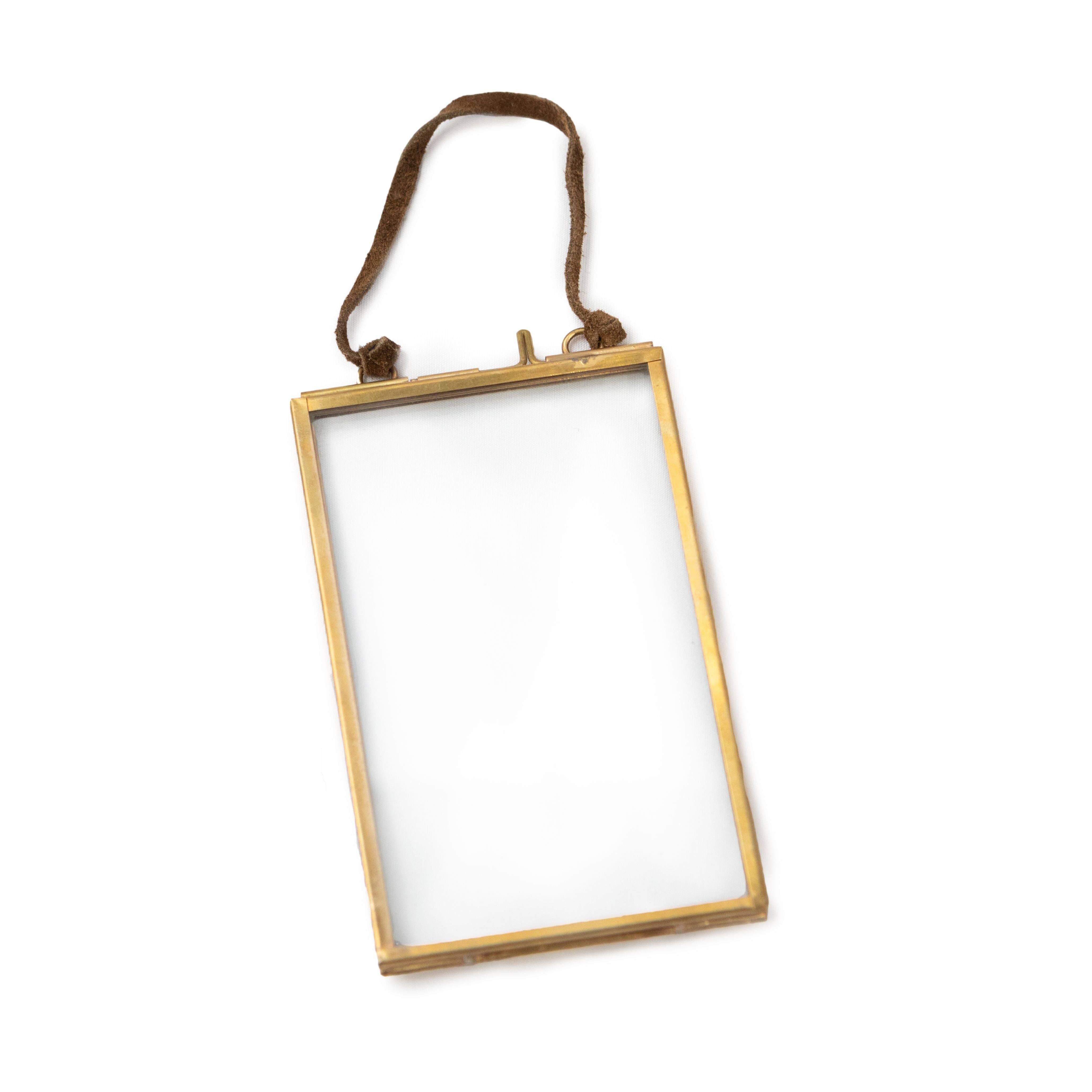 Nostaliga Brass Frame - 3" x 5" Vertical
