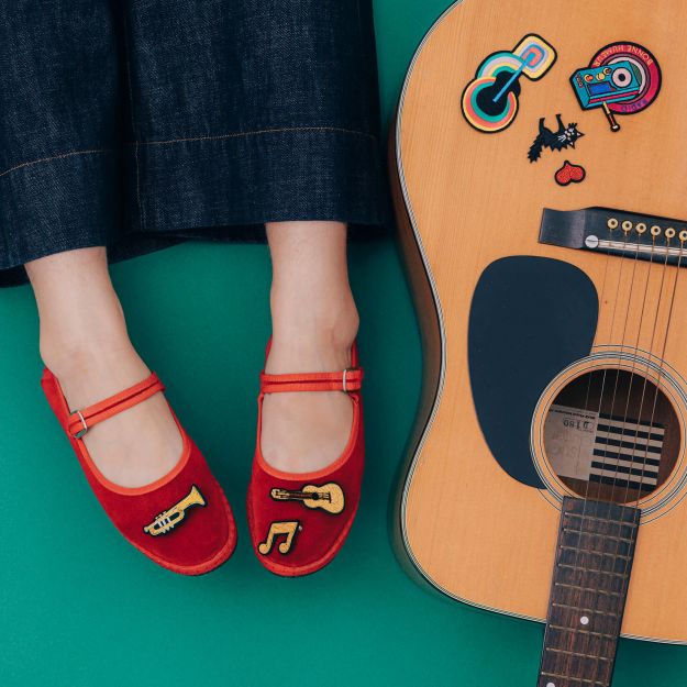 Guitar Embroidered Pin