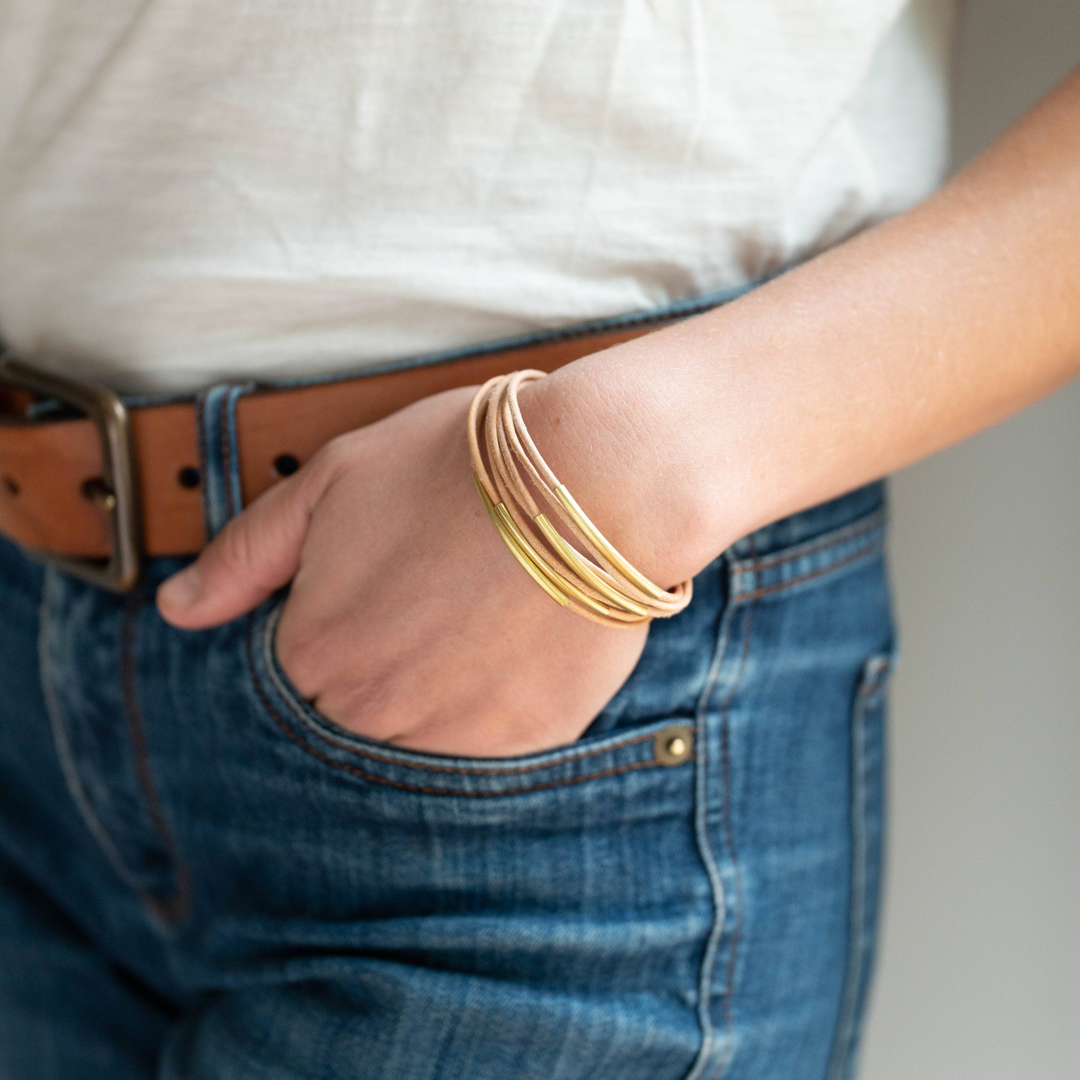 Natural leather bracelet with magnetic clasp