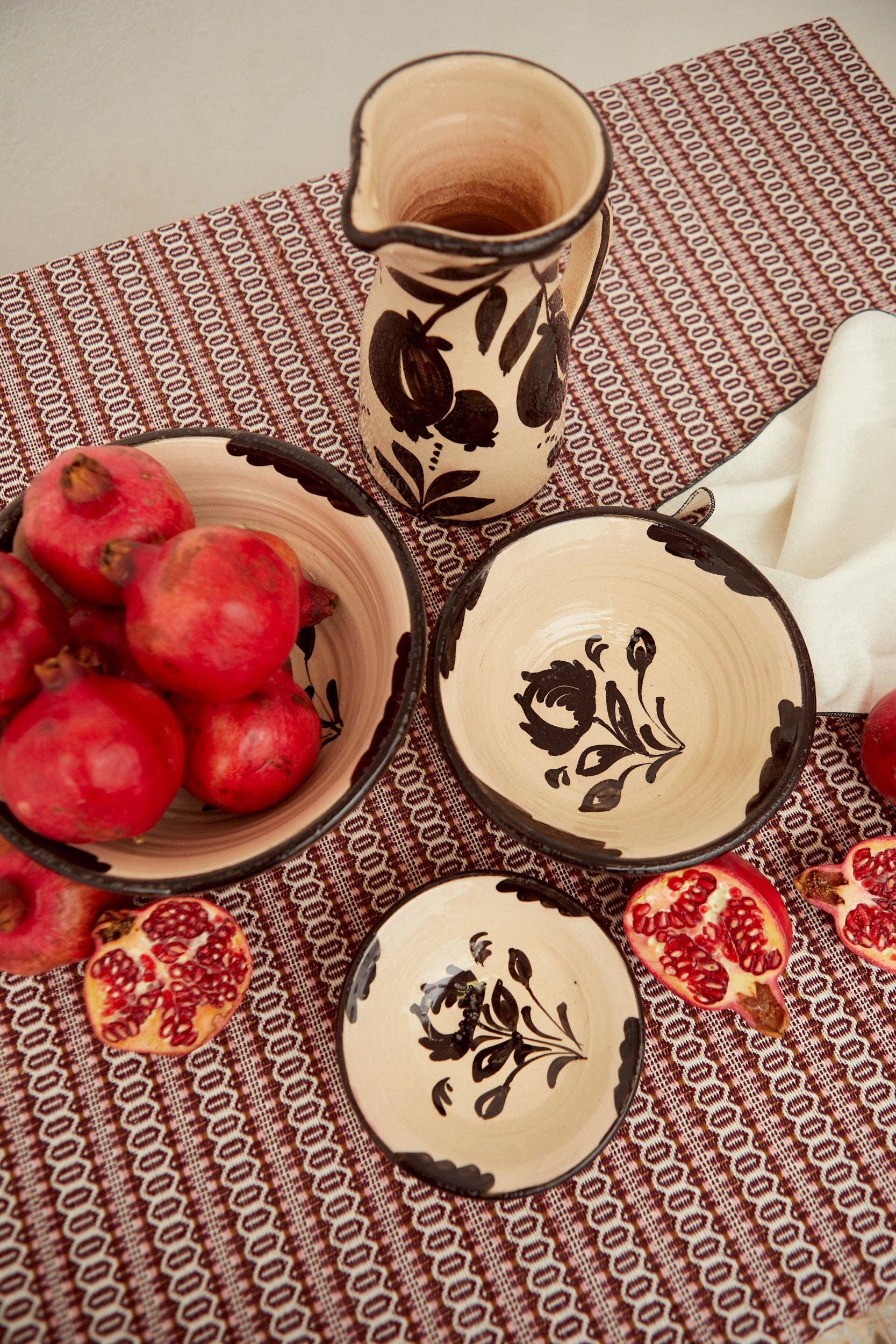 Set of black granaíno ceramic bowls