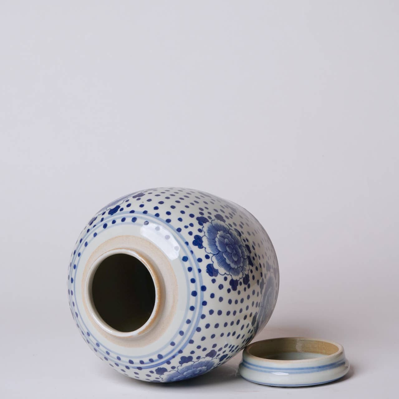 Blue and White Porcelain Spotted Peony Round Jar