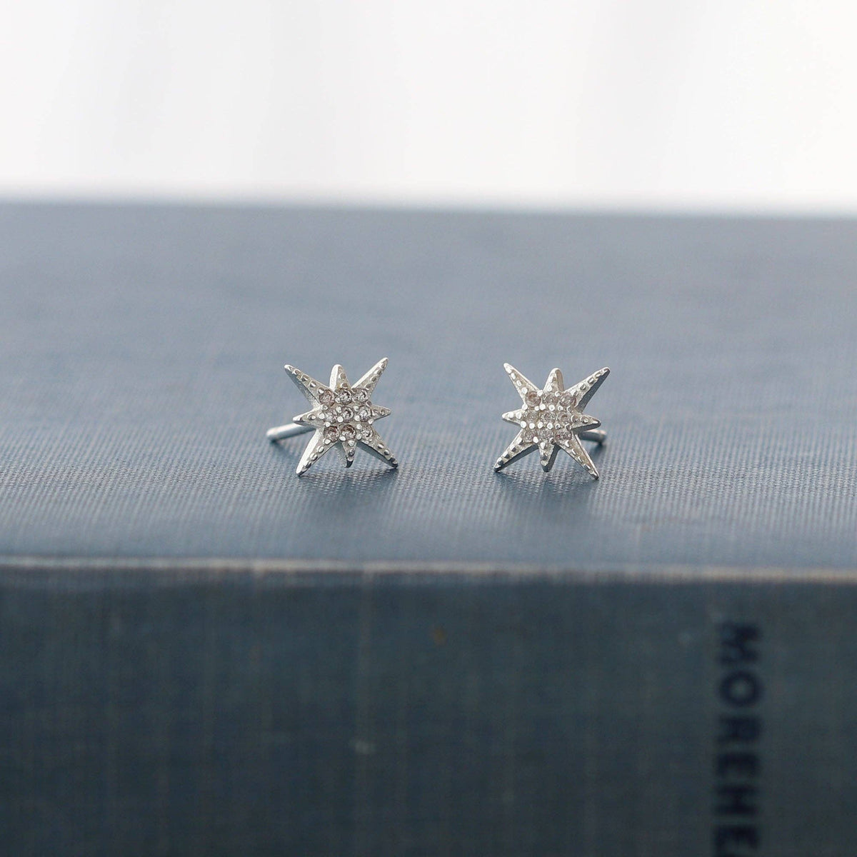Close view of cubic zirconia crystals set in a gold starburst